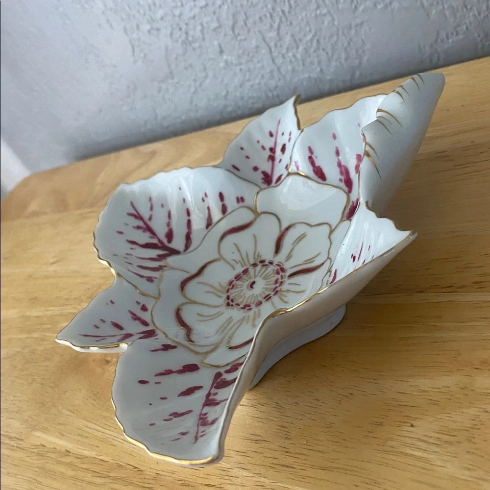 L&M Bond Ware floral Vintage hand painted trinket dish